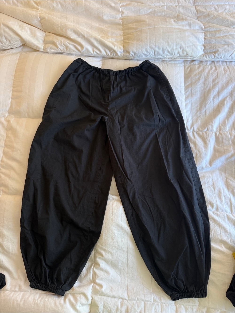 GAP women’s poplin Black Elastic-Waist joggers 100% cotton